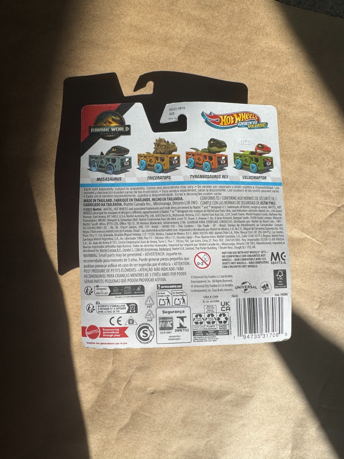 Triceratops Jurassic World Rebirth - Racer Verse - Hot Wheels - Mattel NEW