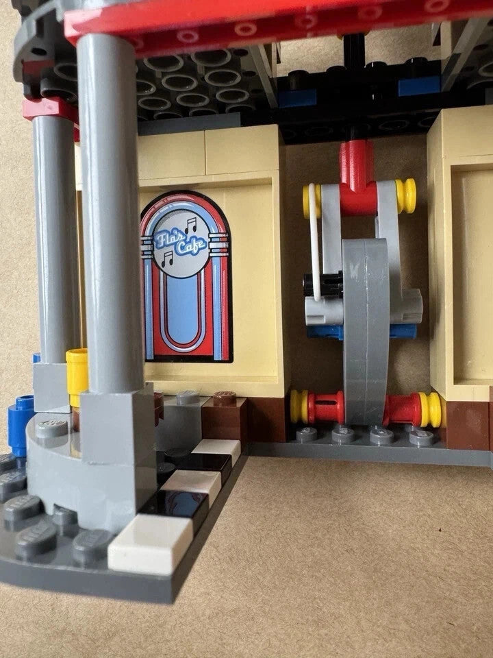 8487 Flo's V8 Café - LEGO Pixar Cars - 100% COMPLETE - NO BOX OR INSTRUCTIONS